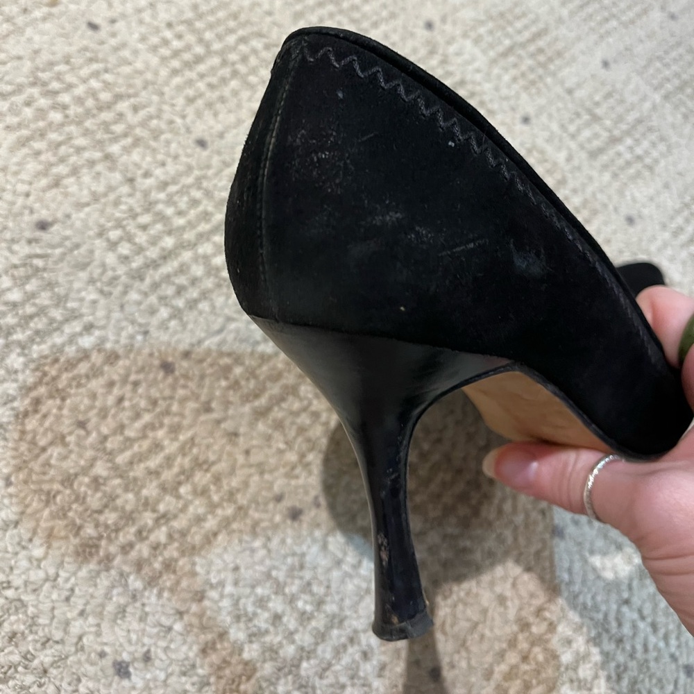 Manolo Blahnik Suede Pointed Toe Pumps. - Picture 14 of 15